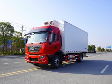 國六 東風天錦KR高頂雙卧6.8米冷藏車